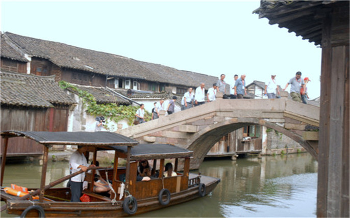 登高走橋，強身健體_副本.jpg