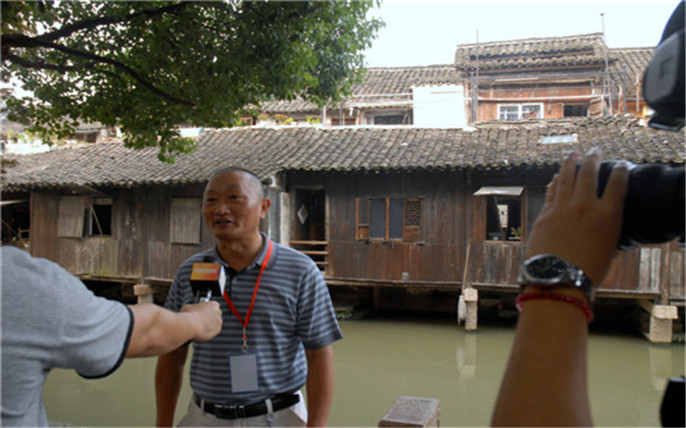 “烏鎮(zhèn)變化很大，越來越美。這次老年人免費游烏鎮(zhèn)活動，非常開心！”_副本.jpg